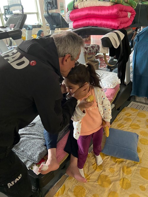 İl Müdürümüz ve AFAD Gönüllülerimiz Kahramanmaraş 'da gönülleri fethetmeye devam ediyor.