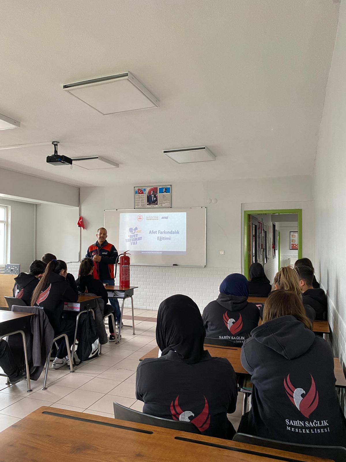 Özel Şahin Mesleki ve Teknik Anadolu Lisesi'nde Afet Farkındalık Eğitimi Verildi